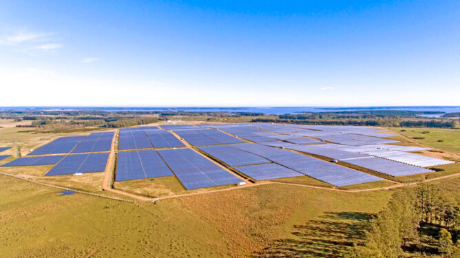solar-plant-del-naranjal-salto-uruguay-03-1030x578